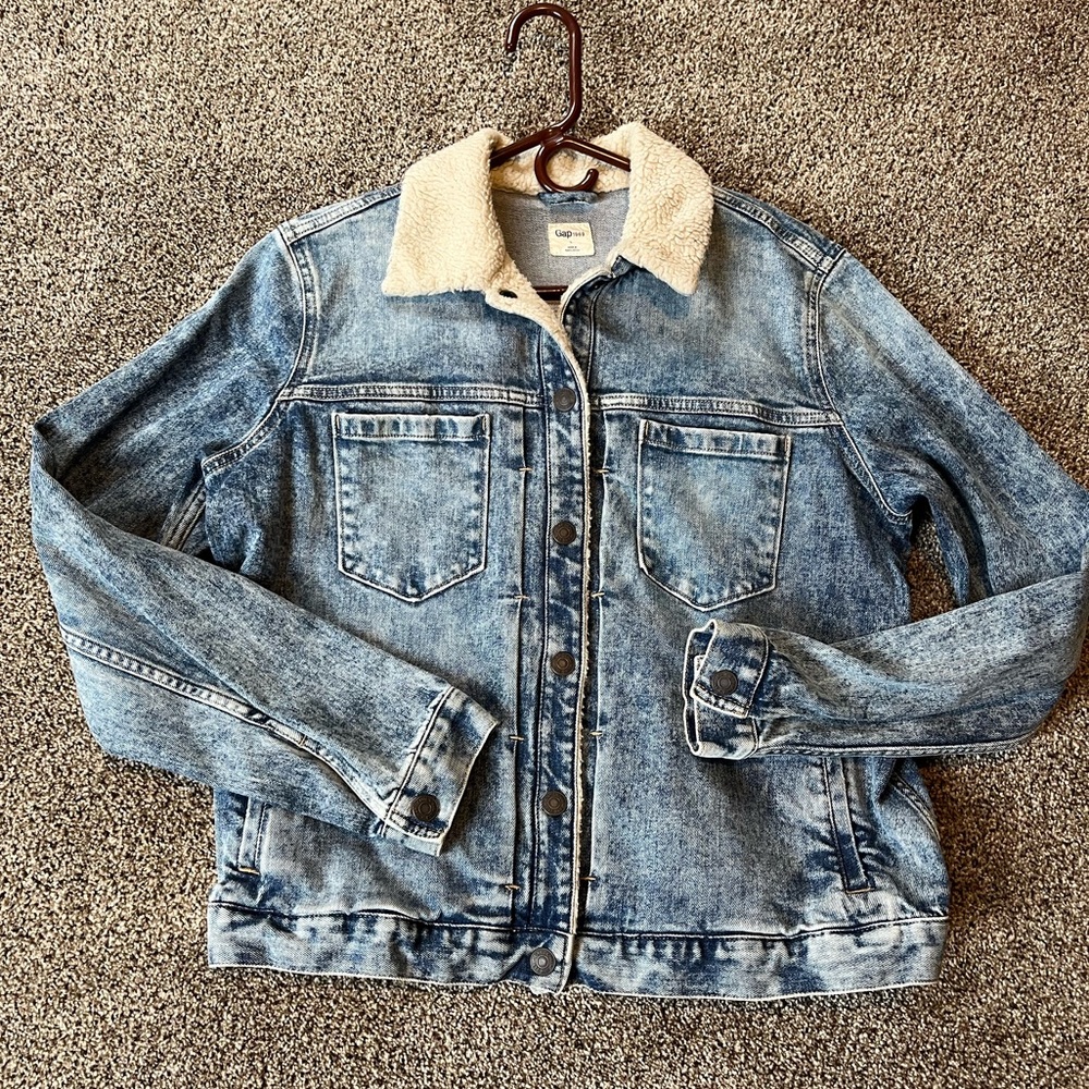 GAP Women’s Blue Denim Jacket with Cream Sherpa collar size Large